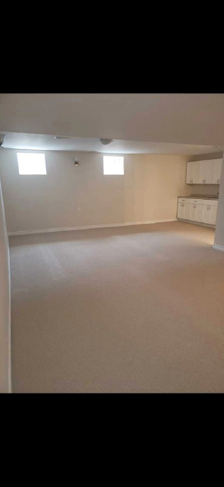 UPTOWN OAKVILLE basement for rent ALL INCLUSIVE in Oakville / Halton Region,ON Apartments