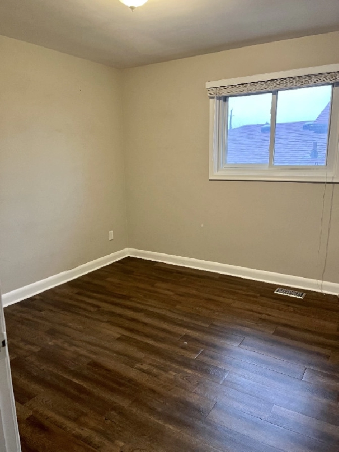 Private room in Athabasca, Oshawa! Utilities included! in Oshawa