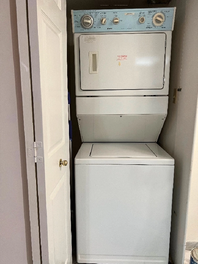 Spacious 2 Bedroom Den(Furnished),2 Bath Condo for Rent,Toronto. in