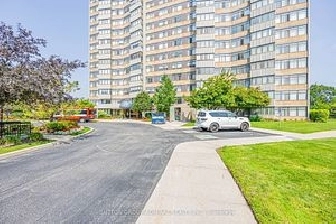 Spacious and light filled 2 1 bdrm unit. approximately 1,370 sqf in City of Toronto,ON - Condos for Sale