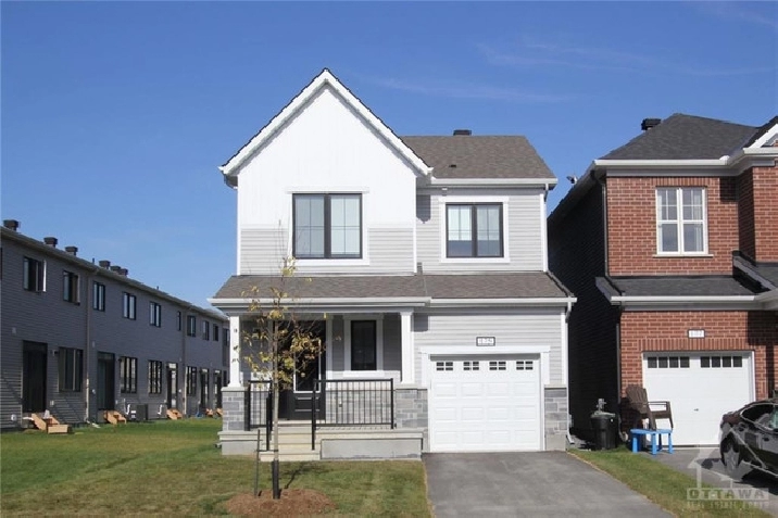 Beautiful 3 bed/3 bath detached home in Richmond Meadows in Ottawa,ON - Houses for Sale