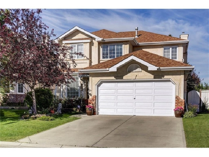 Coral Springs home for sale 5 bedroom, 4 bath only $749k in Calgary,AB - Houses for Sale