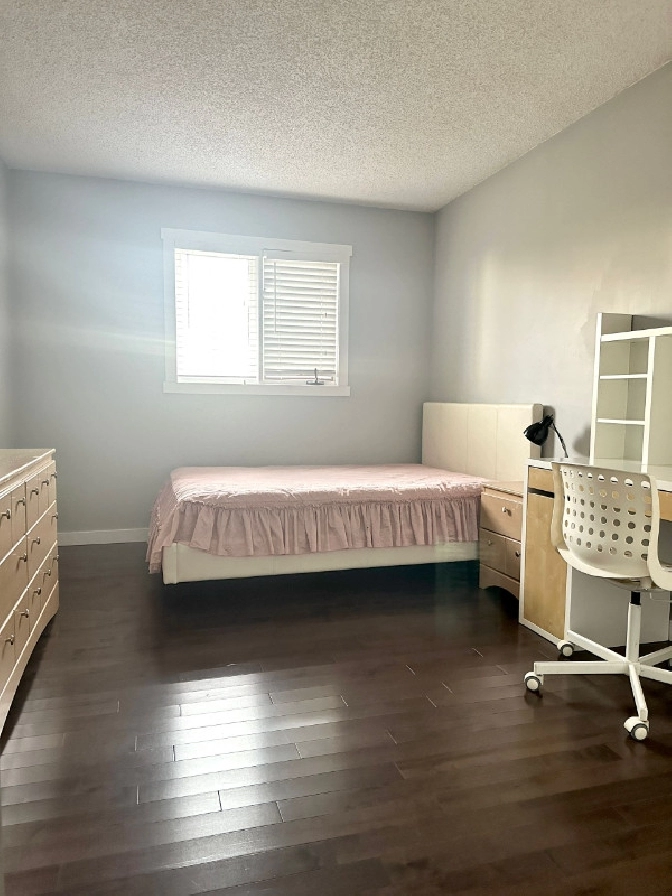 A cozy room on 2nd floor in Edgemont for rent (Female only) in Calgary