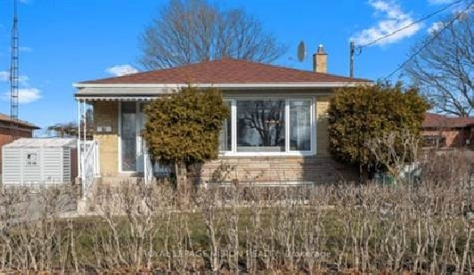 80 Nelson St in City of Toronto,ON - Houses for Sale