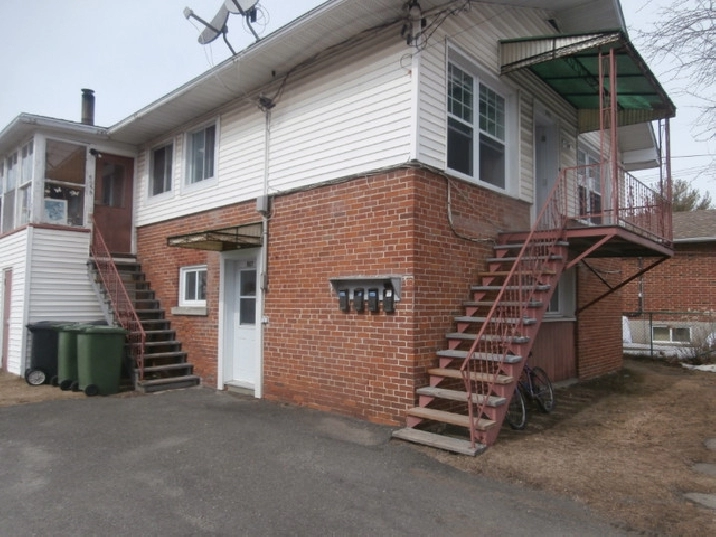 31/2 à louer 805 rue in Drummondville,QC Apartments