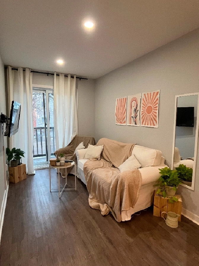 Chambre à louer in City of Montréal,QC - Room Rentals & Roommates