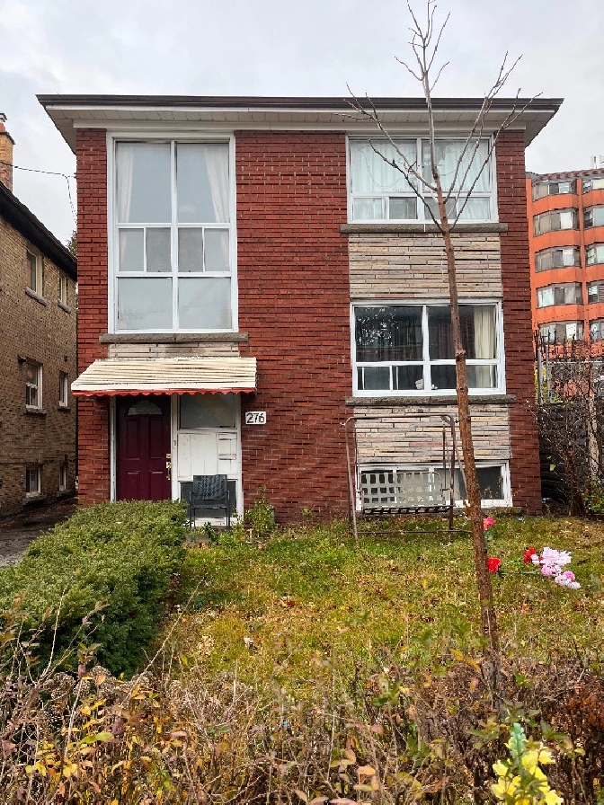 990 Room for rent in Toronto Downtown.Dovercourt Rd Dundas St W in