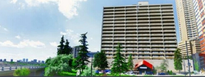 Downtown Condo- INDOOR Pool, Huge Balcony, High Rise in Edmonton,AB - Apartments & Condos for Rent