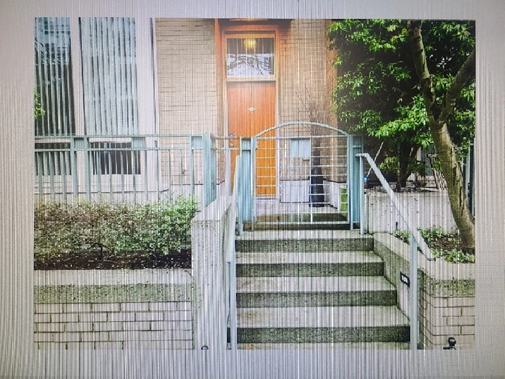 1250ft, 2BR Den Newly Renovated Unfurnished Townhouse for Rent in Vancouver,BC - Apartments & Condos for Rent