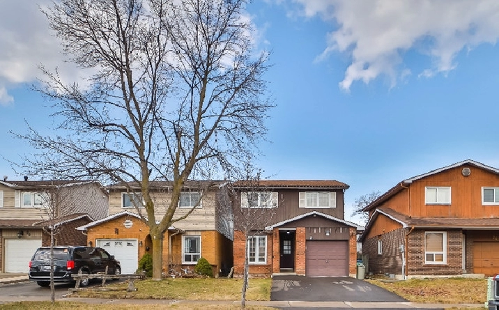 NEW LISTING FOR SALE . $999,888 in City of Toronto,ON - Houses for Sale