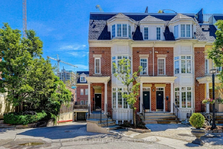 Stunning 3 Bed Townhouse in Prime Location - Downtown Toronto in City of Toronto,ON - Houses for Sale