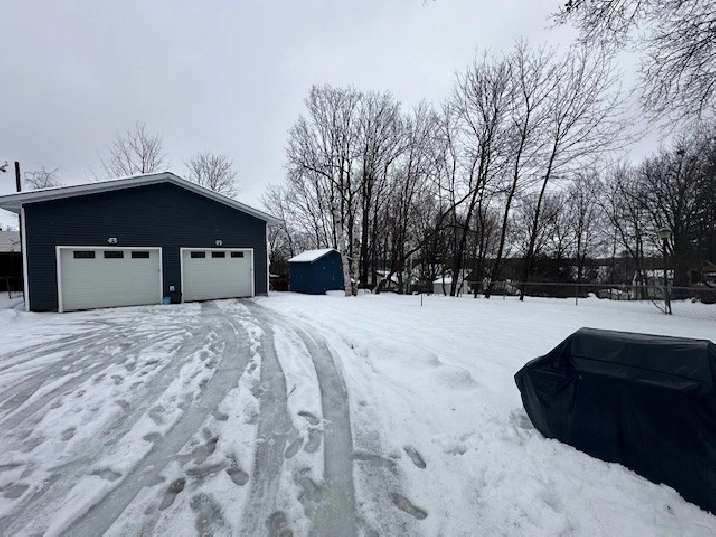 Orillia, great bachelor unit with 1 car parking and util incl in Barrie,ON Apartments & Condos