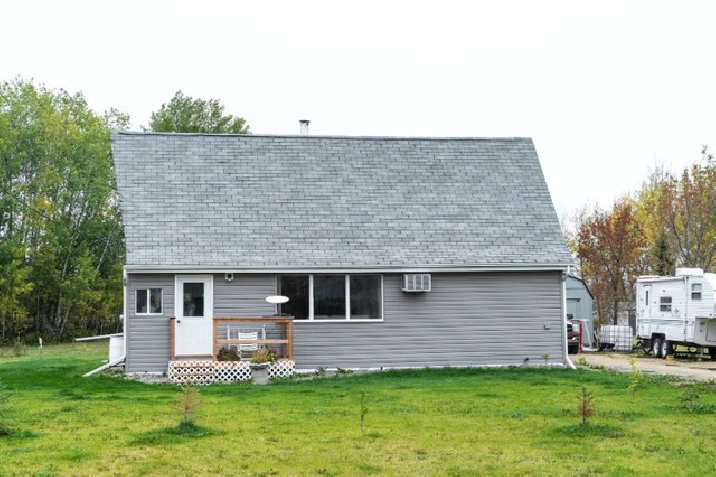 Great Year Round Home or Possible Investment near Lac Du Bonnet in Winnipeg,MB - Houses for Sale