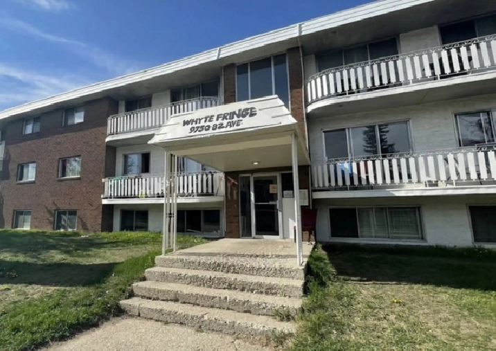 Whyte Fringe: Cozy 2 Bed, 1 Bath Apartment with Modern Appeal in Edmonton,AB - Apartments & Condos for Rent