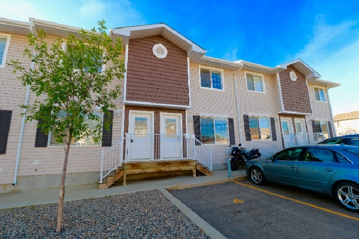 2 Beds 1.5 Baths Townhouse in Regina,SK - Condos for Sale