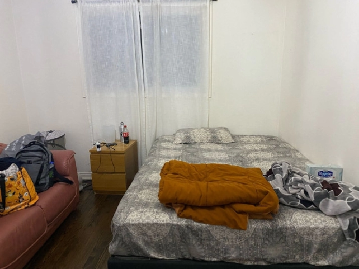 Room for girl preferred near YorkU Dental college All female in City of Toronto,ON - Room Rentals & Roommates