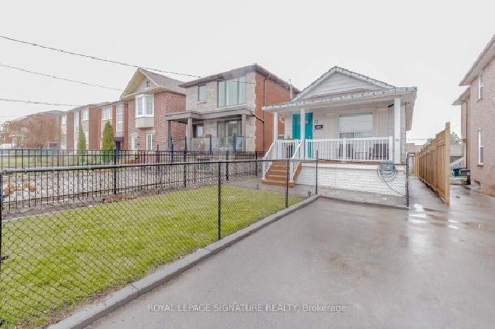 2 1 BR | 2 BA-Double Garage Detached home in Toronto in City of Toronto,ON - Houses for Sale