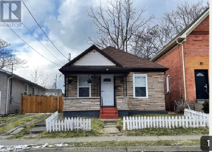 ROOMS FOR RENT IN ST CATHERINES (NEXT TO BROCK AND DOWNTOWN) in City of Toronto,ON - Room Rentals & Roommates