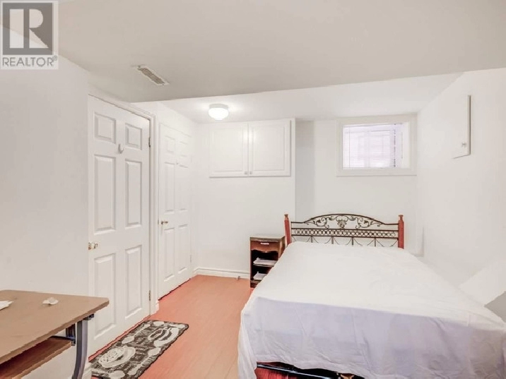 One basement bedroom in City of Toronto,ON - Apartments & Condos for Rent