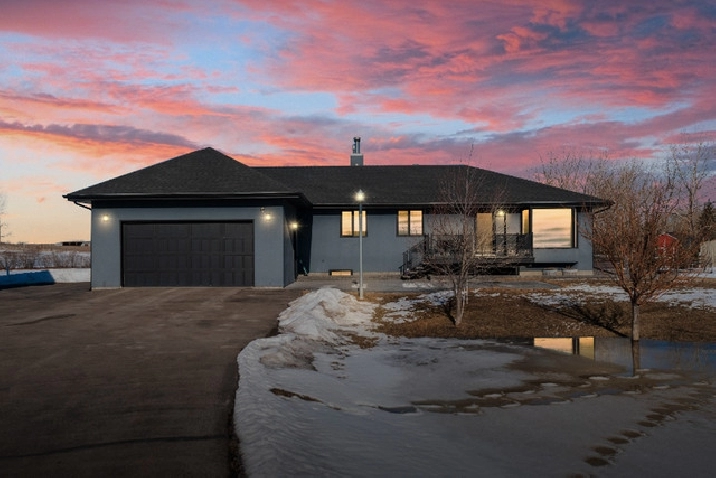ACREAGE LIVING! 292146 TWP RD 262A, Butte Valley Estates in Calgary,AB - Houses for Sale