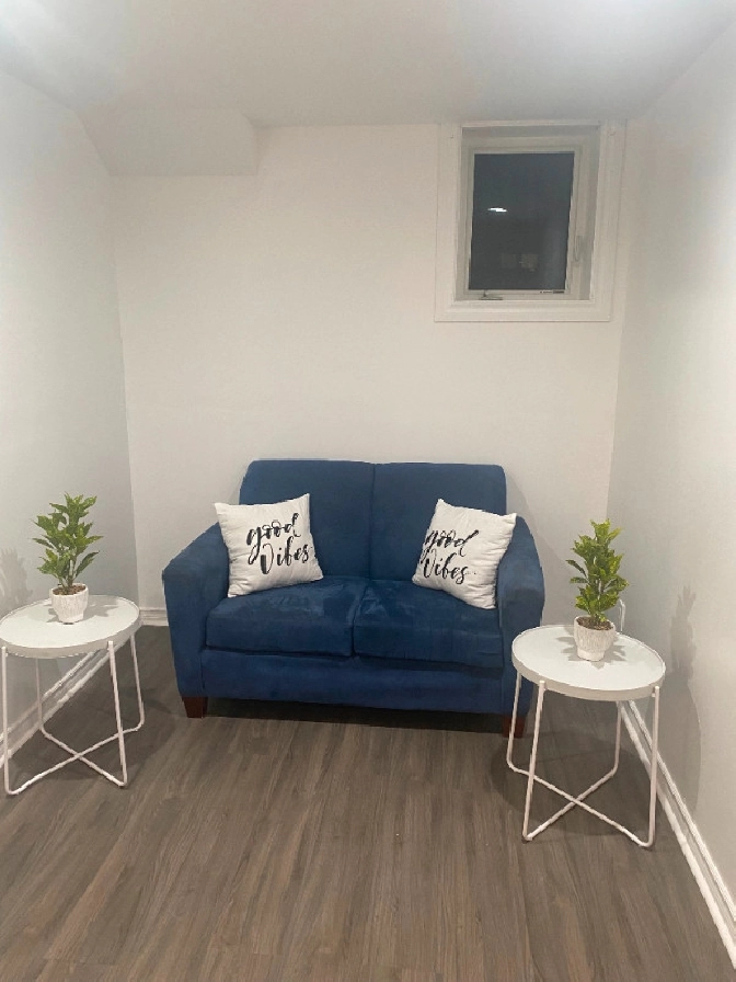 ROOM FOR RENT CLOSE TO DURHAM COLLEGE AND UNIVERSITY in Oshawa / Durham