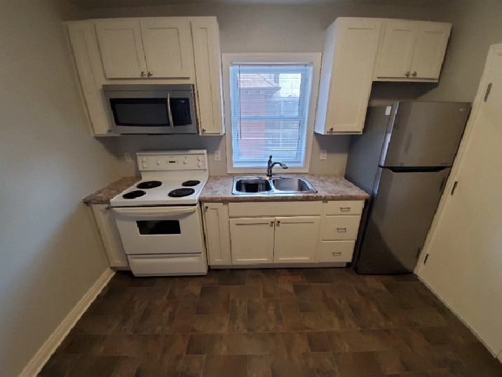 Lovely 739 u3 available immed in Windsor Region,ON Apartments & Condos for Rent