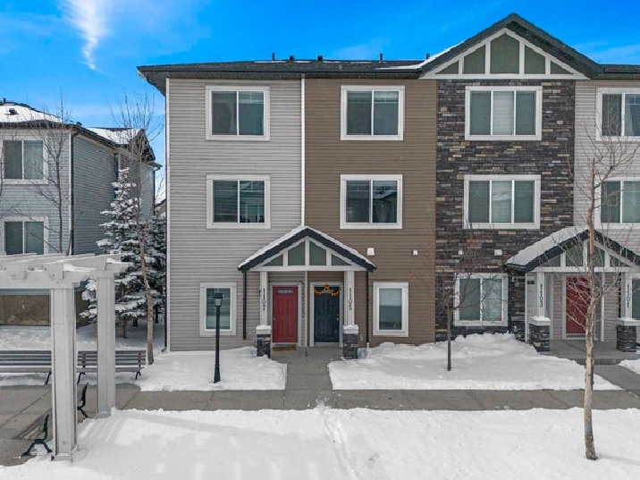 2 Bed 2.5 bath Townhouse with office space in Calgary,AB - Houses for Sale