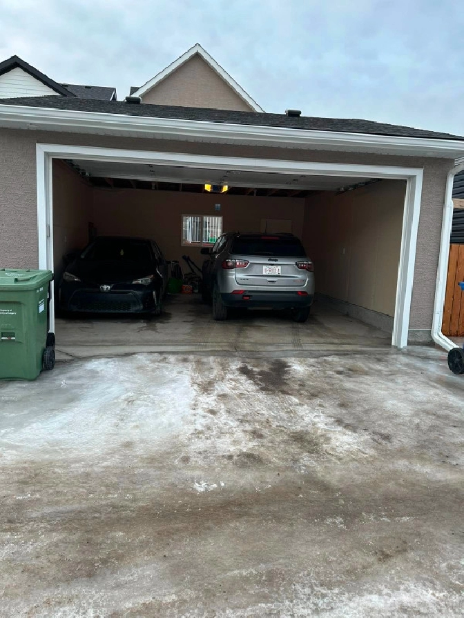 House for rent ,Mohagonay, SE, Calgary in Fort McMurray,AB Apartments