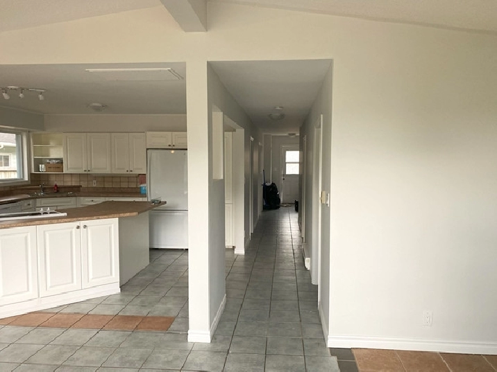 Beautiful 3 Bed, 2 Bath Unit in Orillia in Barrie,ON Apartments