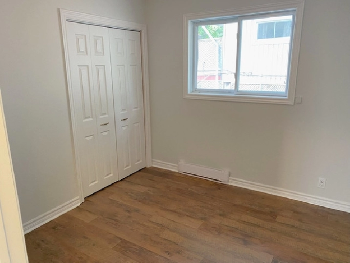 Beautiful 3 Bed, 2 Bath Unit in Orillia in Barrie,ON Apartments & Condos for Rent