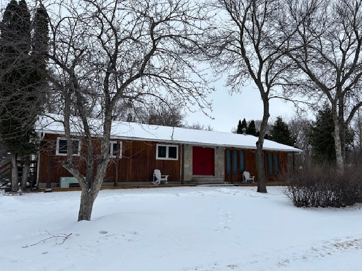 Balmoral 1300 sf home 4 BR in Winnipeg,MB - Houses for Sale