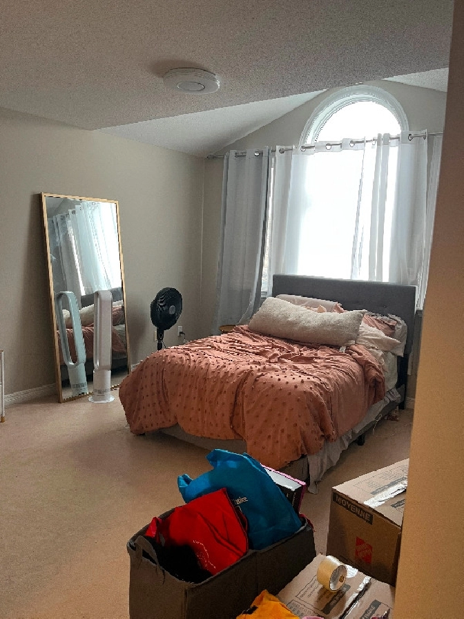 1 masterbed with private washroom in Ottawa,ON - Room Rentals & Roommates