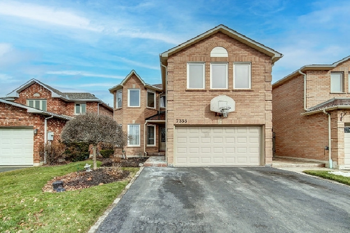 FOR SALE: LARGE DETACHED FAMILY HOME, ORIGINAL OWNERS in City of Toronto,ON - Houses for Sale