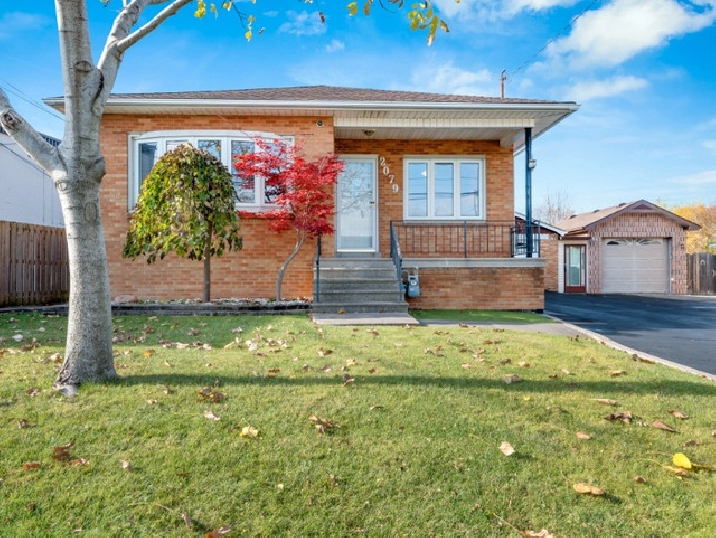 2079 Balfour Blvd, Windsor ON in City of Toronto,ON - Houses for Sale