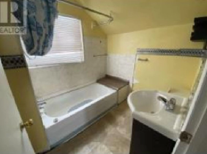 NEW WATERFORD 3 bed home, big lot near downtown, ocean, schools in Cape