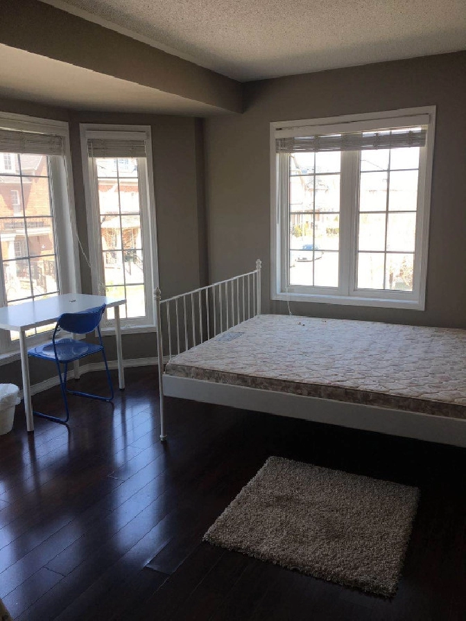 York University village a room for student April 1st in City of Toronto,ON - Room Rentals & Roommates