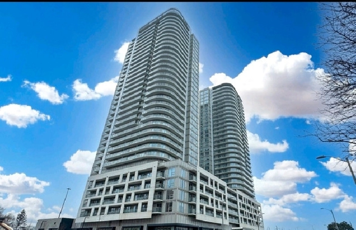 Spacious 1 BR Den 1WR Parking in City of Toronto,ON - Apartments & Condos for Rent