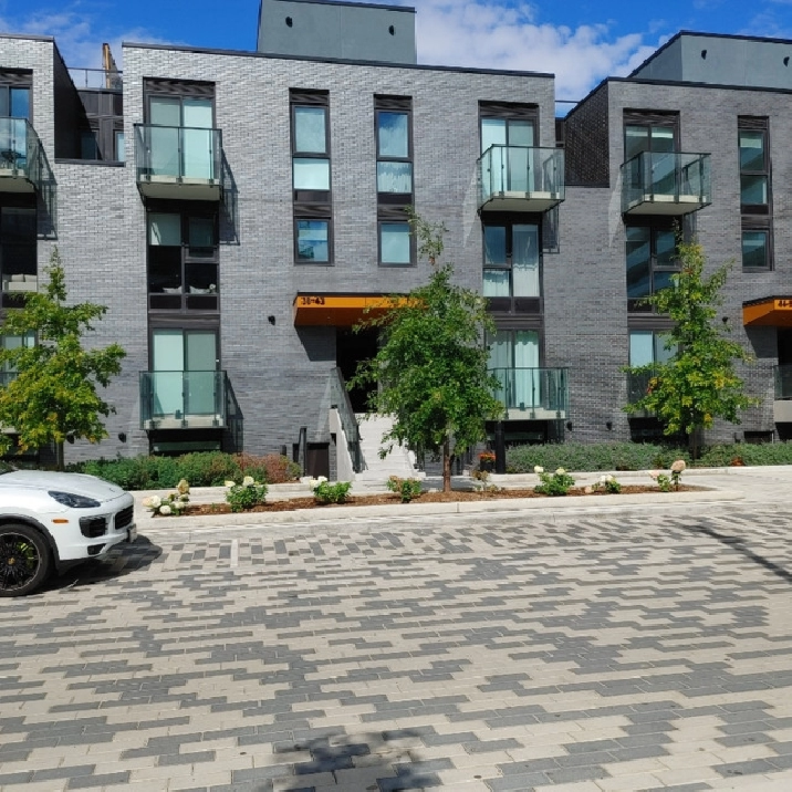 town house / condo apartment for sale in City of Toronto,ON - Houses for Sale