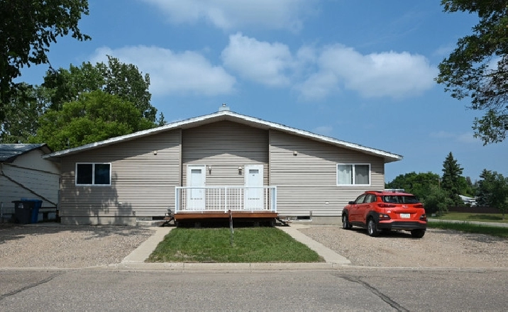 Duplex For Sale in Regina,SK - Houses for Sale