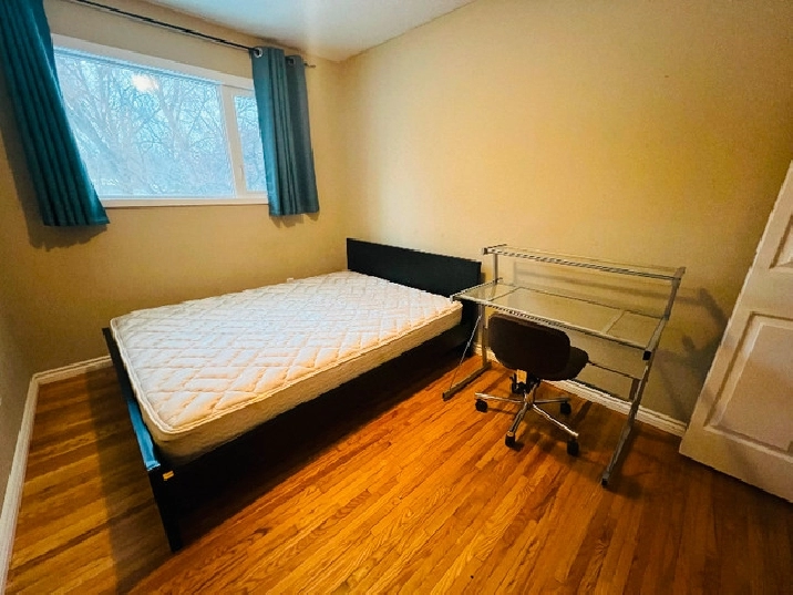 Private Room for Rent (Near to the University of Manitoba in Winnipeg,MB - Apartments & Condos for Rent