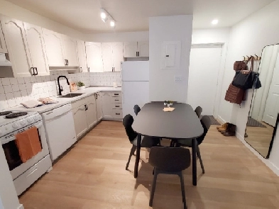 Fully Furnished 3 Bedroom Student Apartment for May 1st! Image# 1