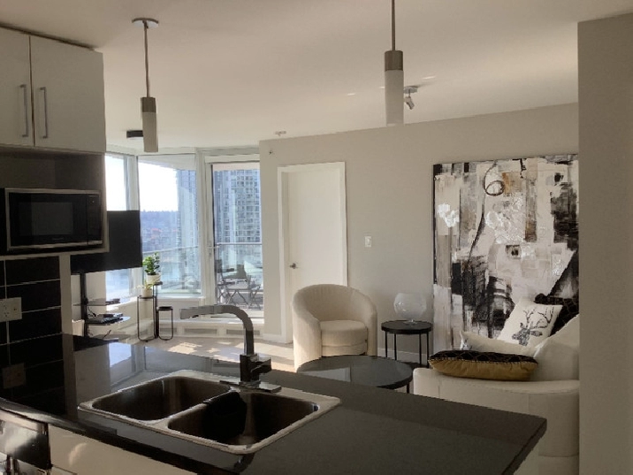 Gorgeous Fully Furnished 2 Bedroom and Den Condo in Vancouver in Vancouver,BC - Apartments & Condos for Rent