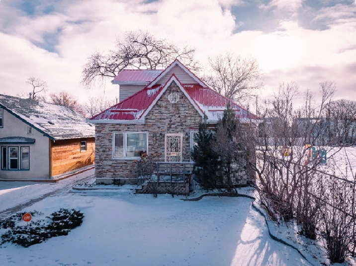 FOR SALE 168 Smithfield Ave 'I WORK HARD' in Winnipeg,MB Houses