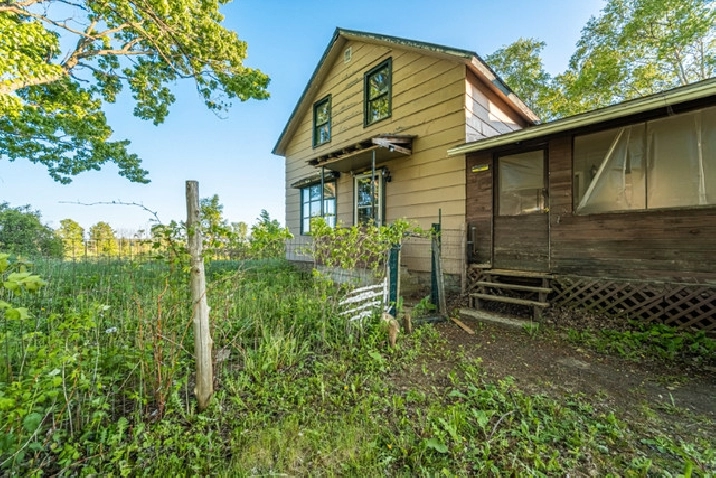 Welcome to this great classic farm house ! in Ottawa,ON - Houses for Sale