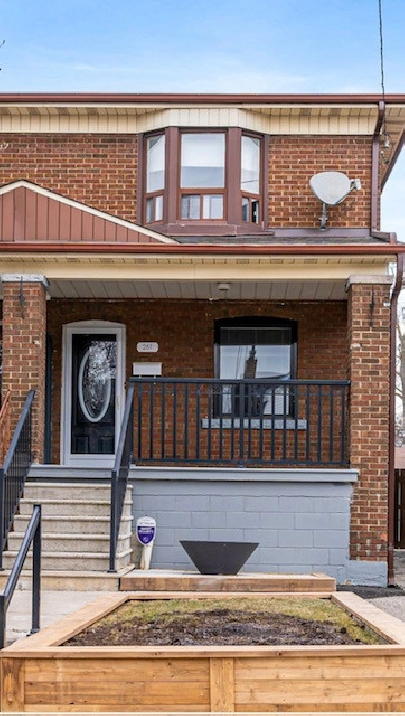 $999,000. Beautiful & Renovated. St Clair West Vill in City of Toronto,ON - Houses for Sale