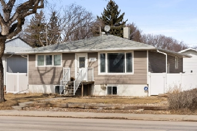 5330 Dewdney Ave - Move In Ready Bungalow Located In Rosemont Image# 1