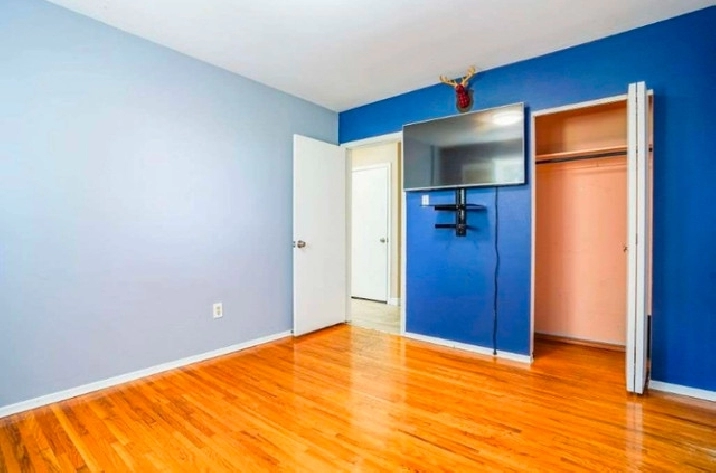 Room for Rent available on April 1s in City of Toronto,ON - Room Rentals & Roommates