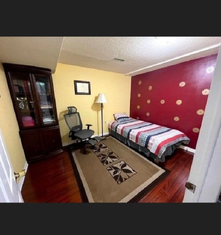 BASEMENT 3 bed 1 bath. in Ottawa,ON - Apartments & Condos for Rent