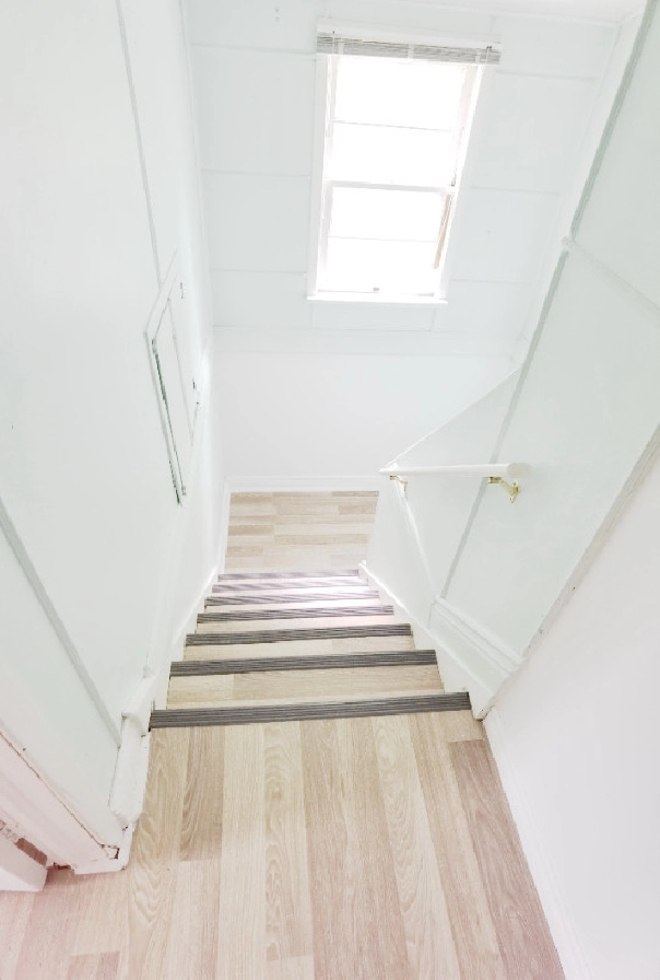 Hamilton 5 1 Bdrms upper Unit Near McMaster University For Rent in Hamilton,ON Apartments