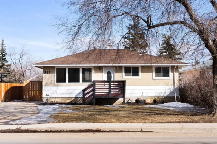 815 Broad St N - Charming Bungalow Located In Uplands in Regina,SK - Houses for Sale